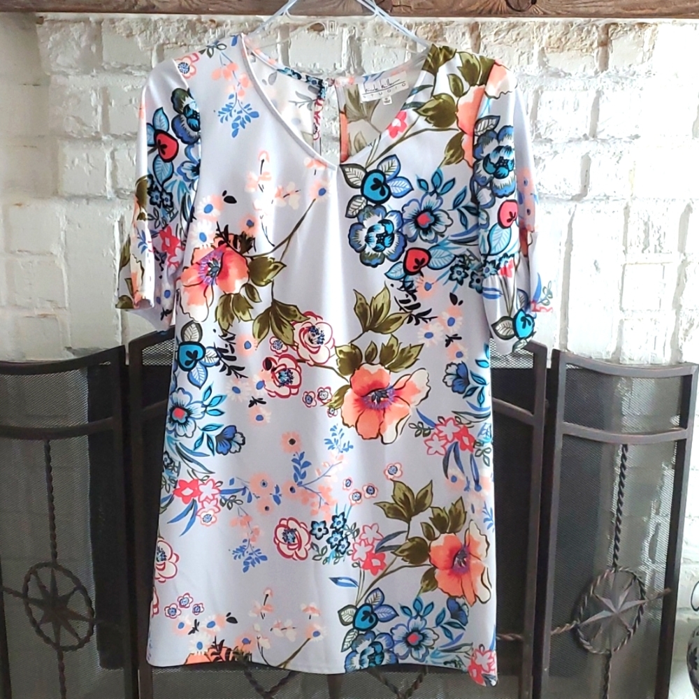 Pretty pale blue floral v neck dress by Nicole Miller. Excellent condition! - Picture 1 of 8
